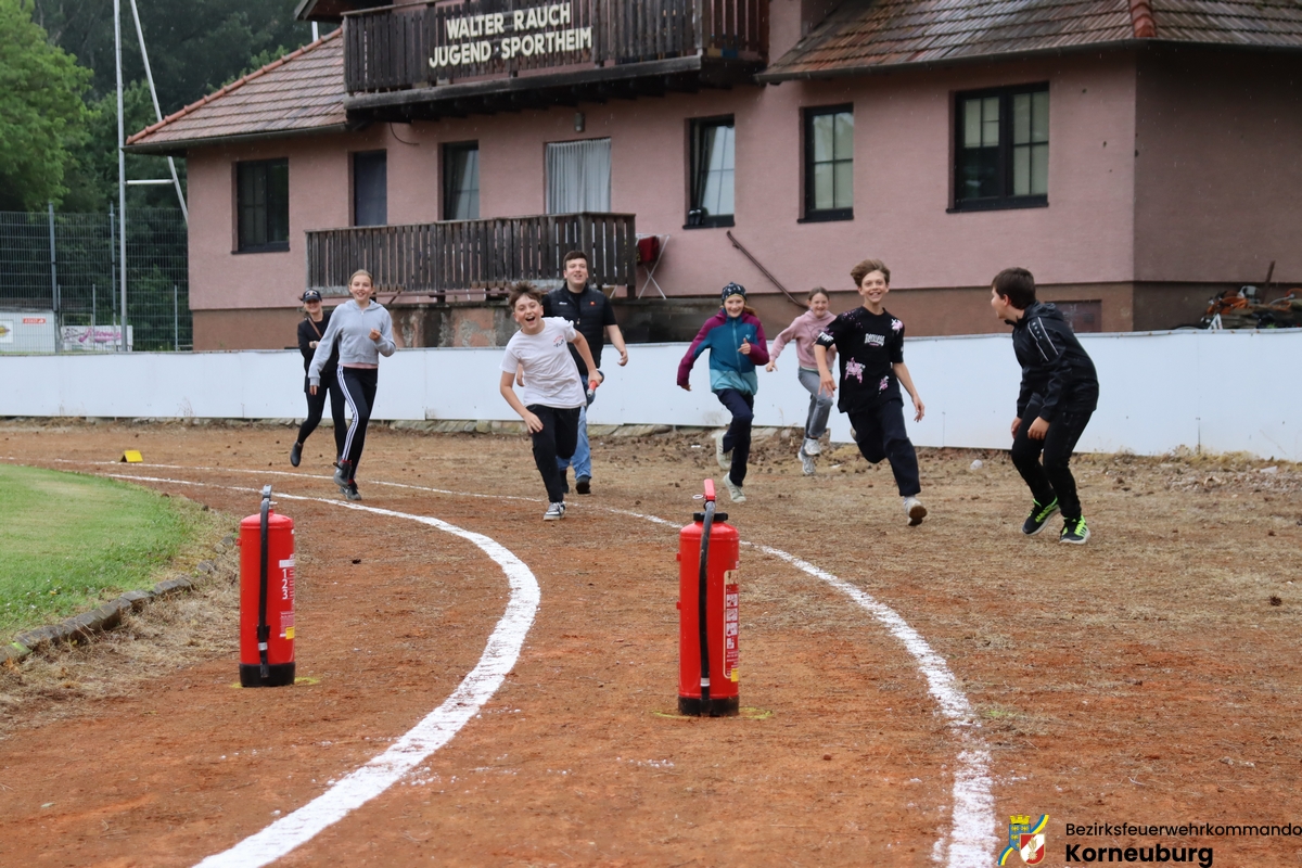 Staffellauftraining der Feuerwehrjugend im Bezirk Korneuburg